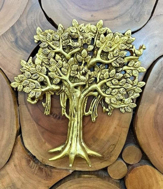 Birds on Tree Branches: Symbolism & Cultural Meaning