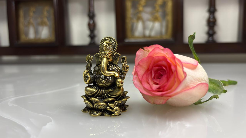 Divine Travel Companion : Vignharta Lord Ganesh 