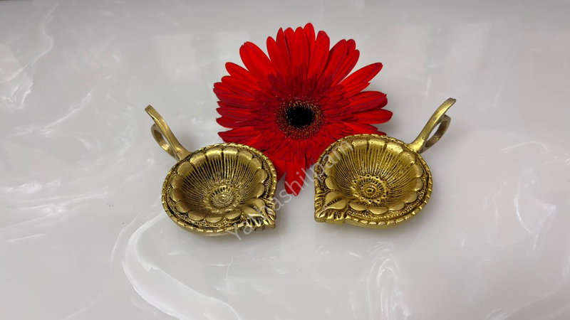 Lighting a Pair of Diyas: Spiritual Significance