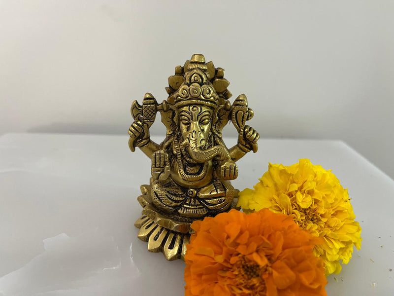 This idol set is made of fine Brass having Golden Yellow finish having elegant carvings and antique look