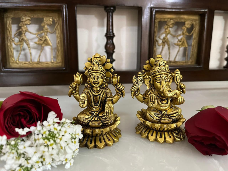 This sacred sculpture set of Lord Ganesha &amp; Goddess Lakshmi
