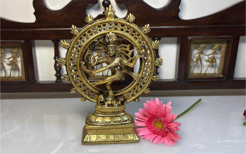 An Artistic Décor in Pure Brass: