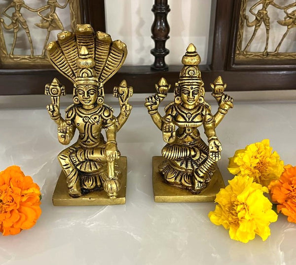 Yathashilpam Super Fine Brass Vishnu Lakshmi Idol