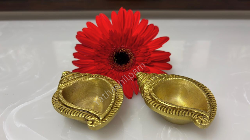 Lighting a Pair of Diyas: Spiritual Significance