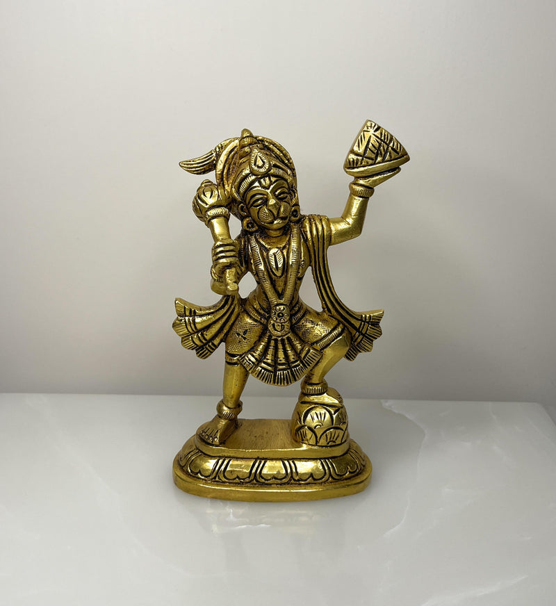 This exquisitely crafted statue portrays Lord Hanuman holding the Sanjivani booty Drona Giri Mountain