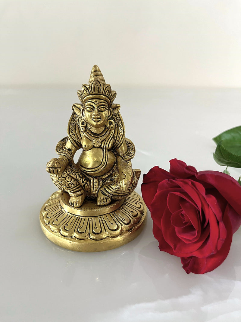 This superfine statue of Lord Kubera is a representation of prosperity & abundance besides being a beautiful piece of art