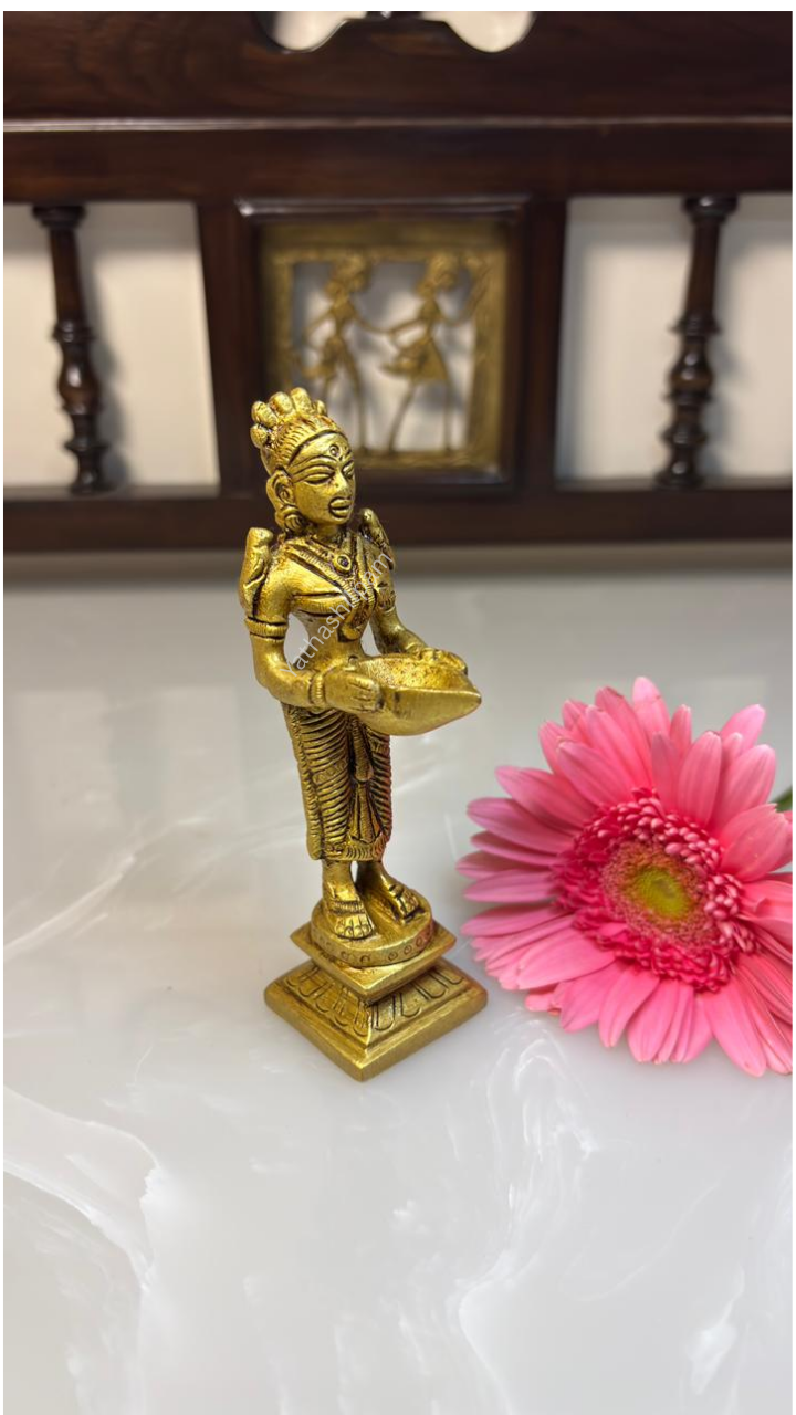 Pavai Vilakku: The Symbolism