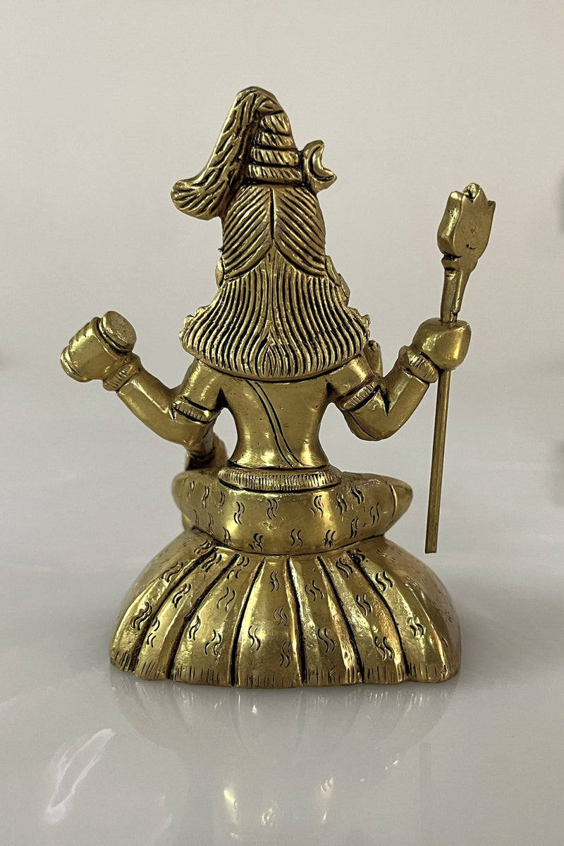 Crafted from high-quality brass in Golden Yellow Antique finish, this statue reflects a deep understanding of traditional Indian craftsmanship