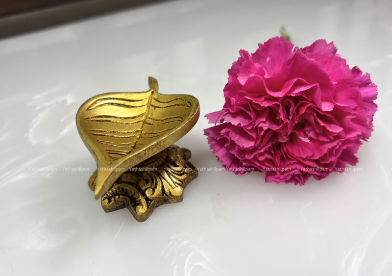 Peepal Leaf Diya: A sacred lamp that channels divine blessings