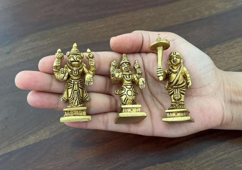 These idols are reflecting the spiritual and traditional Indian theme