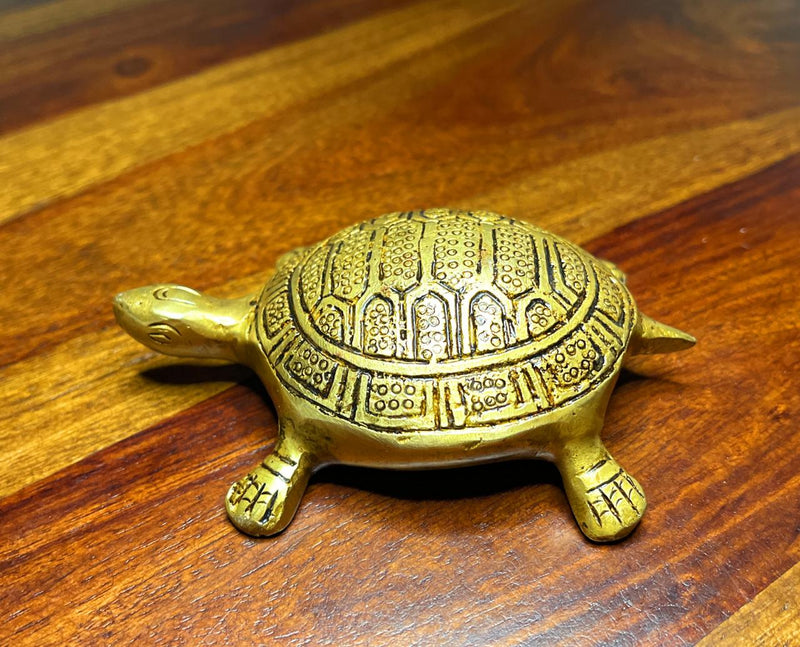 This 4-inch Brass Tortoise with curved bottom is made of fine Brass having Golden Yellow finish.