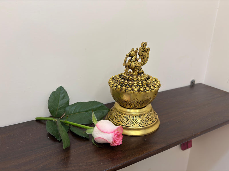 The Dhoop Daan is made of two parts