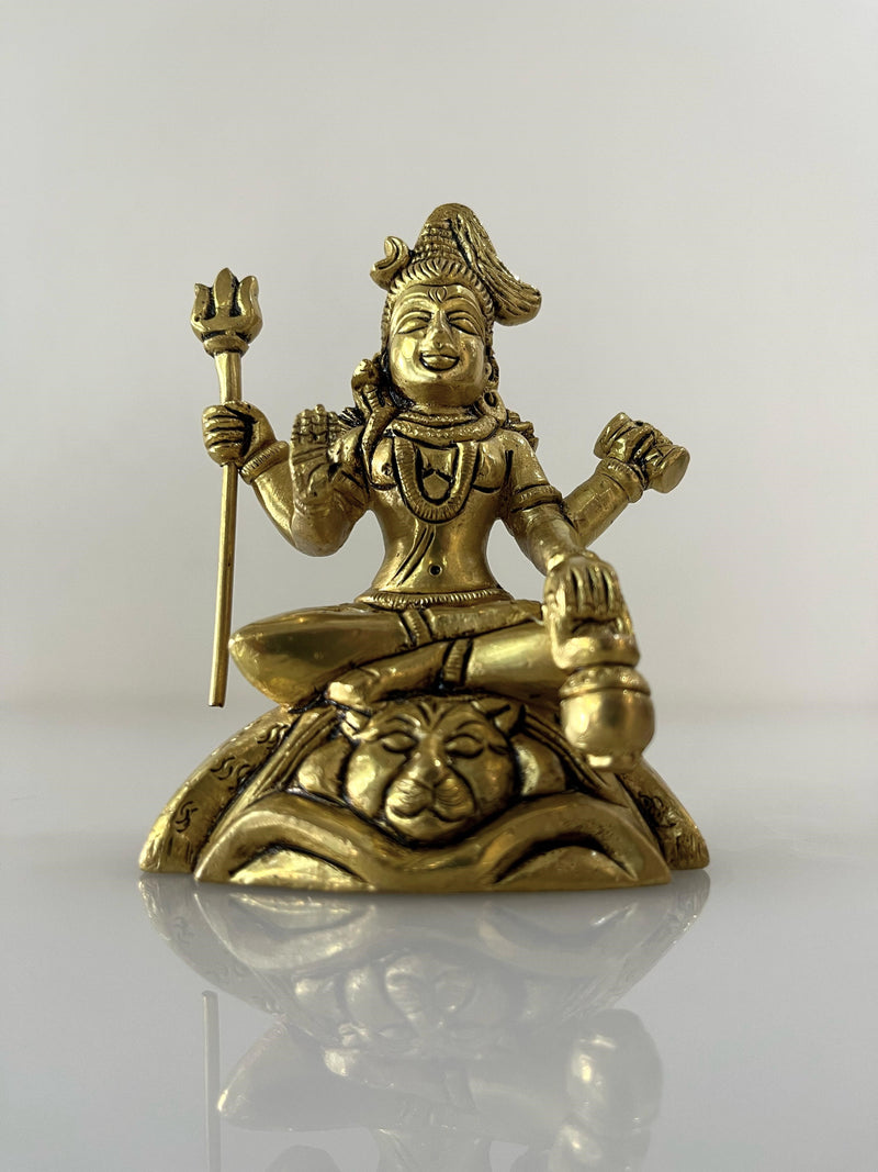 This brass idol of Lord Shiva&nbsp;allows you to experience the profound energy of Shiva in your daily life