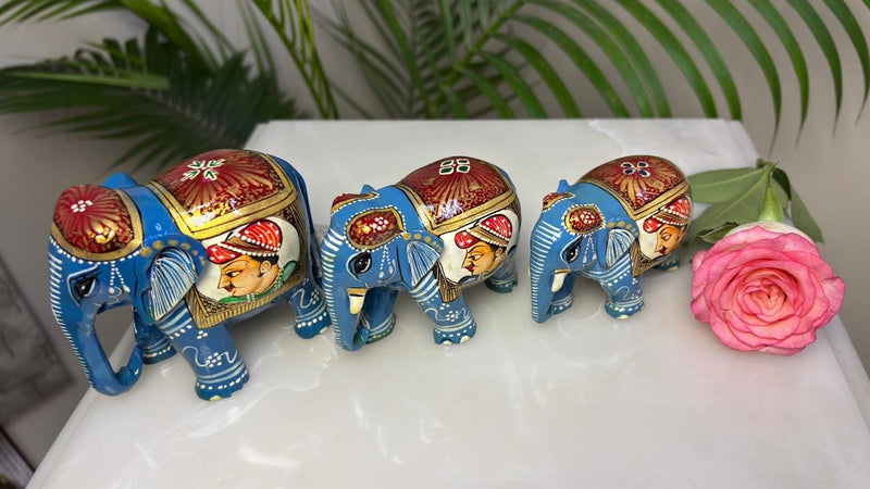 Wooden Elephant Family: A Perfect Décor 