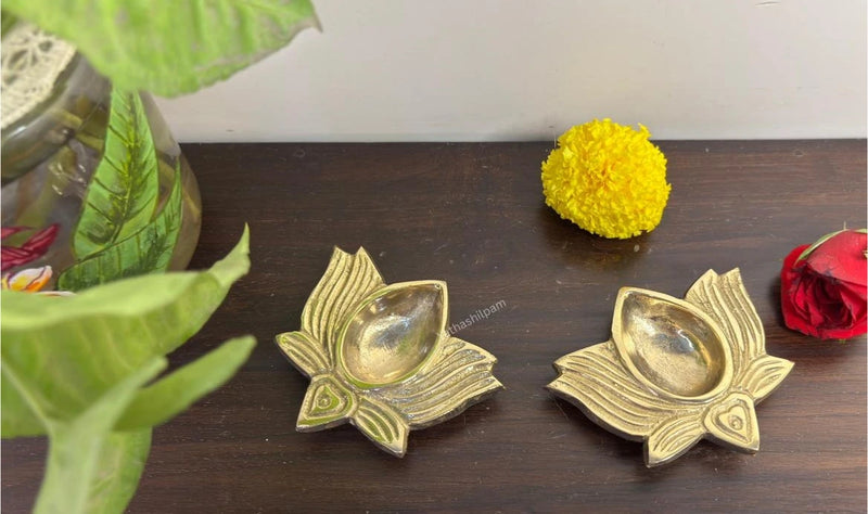 Sacred Lotus Motif – Symbol of purity & prosperity